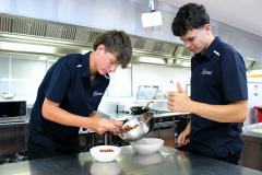 10PC4-Ind-Living-Cooking_010