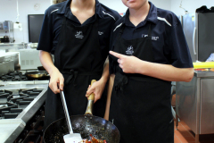 10PC4-Ind-Living-Cooking_04