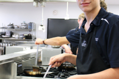 10PC4-Ind-Living-Cooking_06